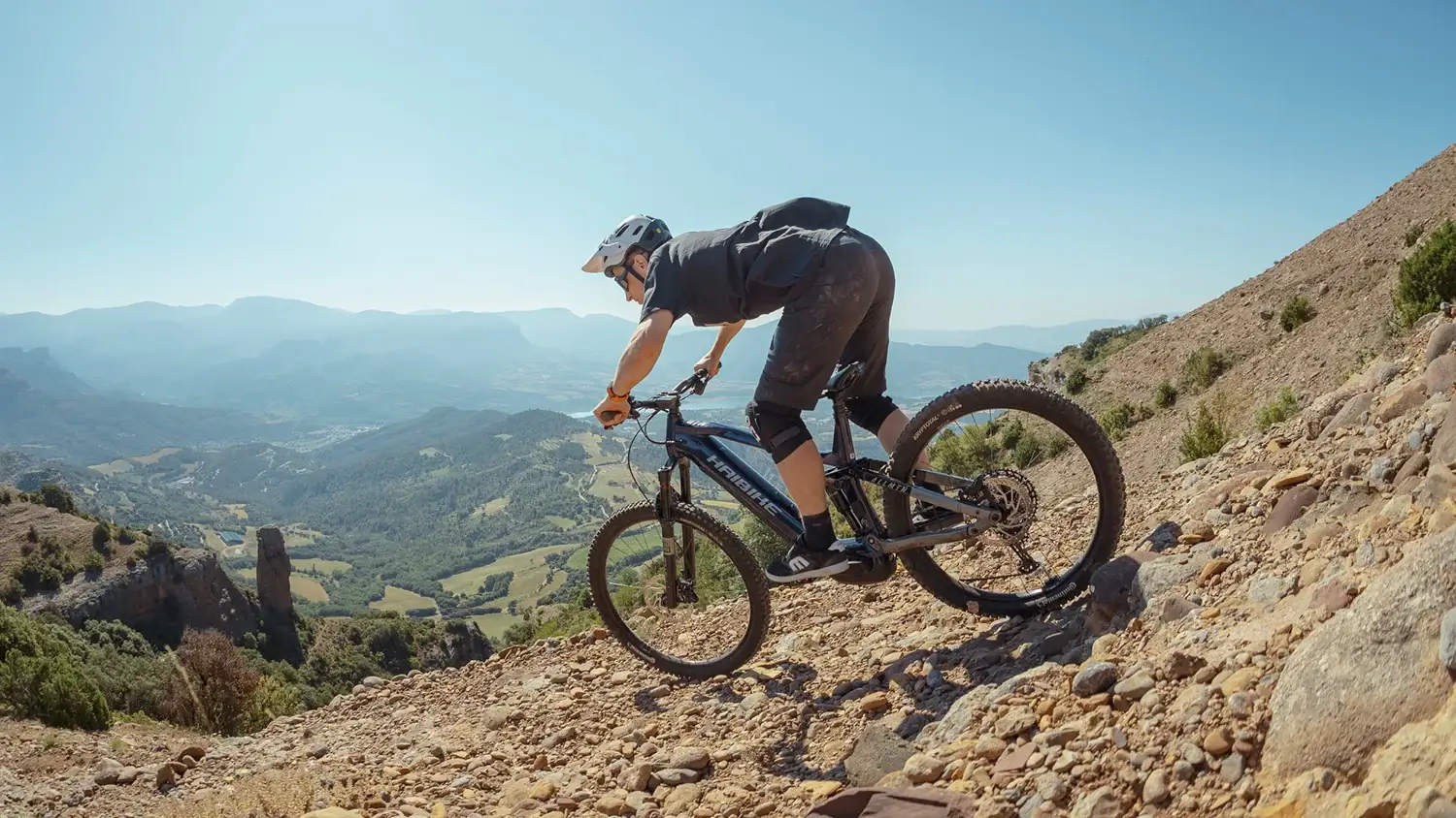 Mountainbiker auf einem Haibike E-Mountainbike in den Bergen